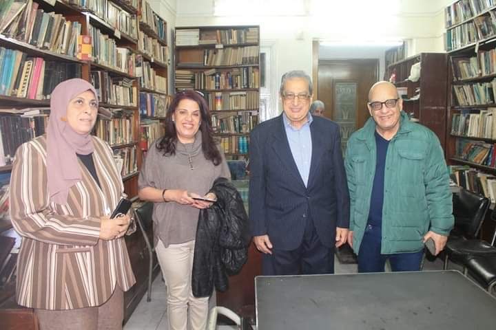 تكريم خيري بشارة وسعيد شيمي بندوة فيلم "البطيخة " و"طائر النورس" بمركز الثقافة السينمائية