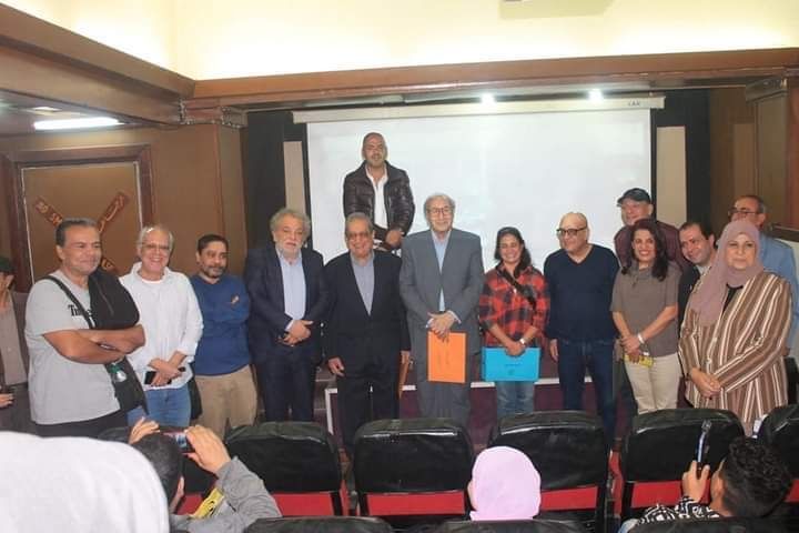 تكريم خيري بشارة وسعيد شيمي بندوة فيلم "البطيخة " و"طائر النورس" بمركز الثقافة السينمائية