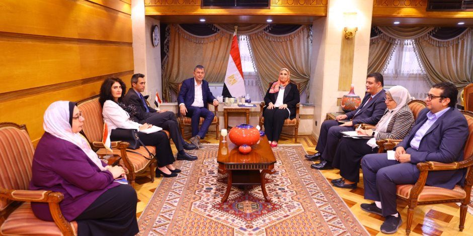 مفوض "الأونروا" يشيد بالدور المصرى فى إيصال المساعدات الإنسانية إلى قطاع غزة