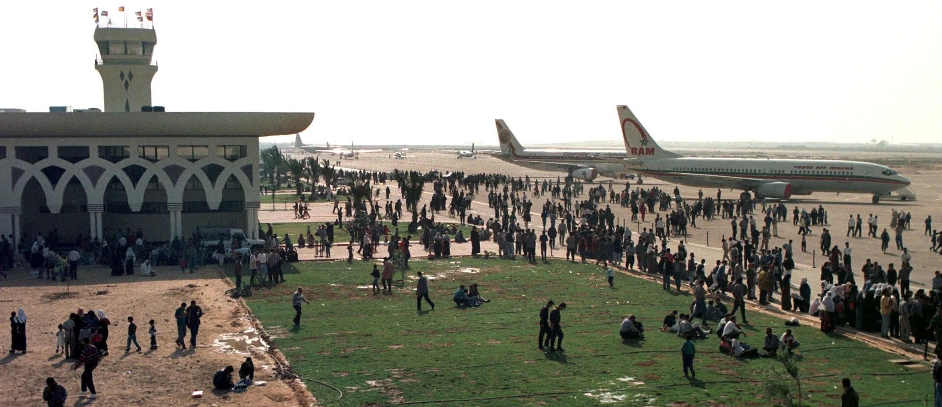 اتفرج مطار غزة الدولي بعد قصف الاحتلال .. حلم الفلسطينيين الذي تبدد !