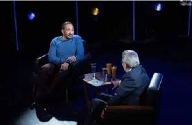 علي الحجار يكشف عن المعاناة التي واجهها والدة في بداية مشواره