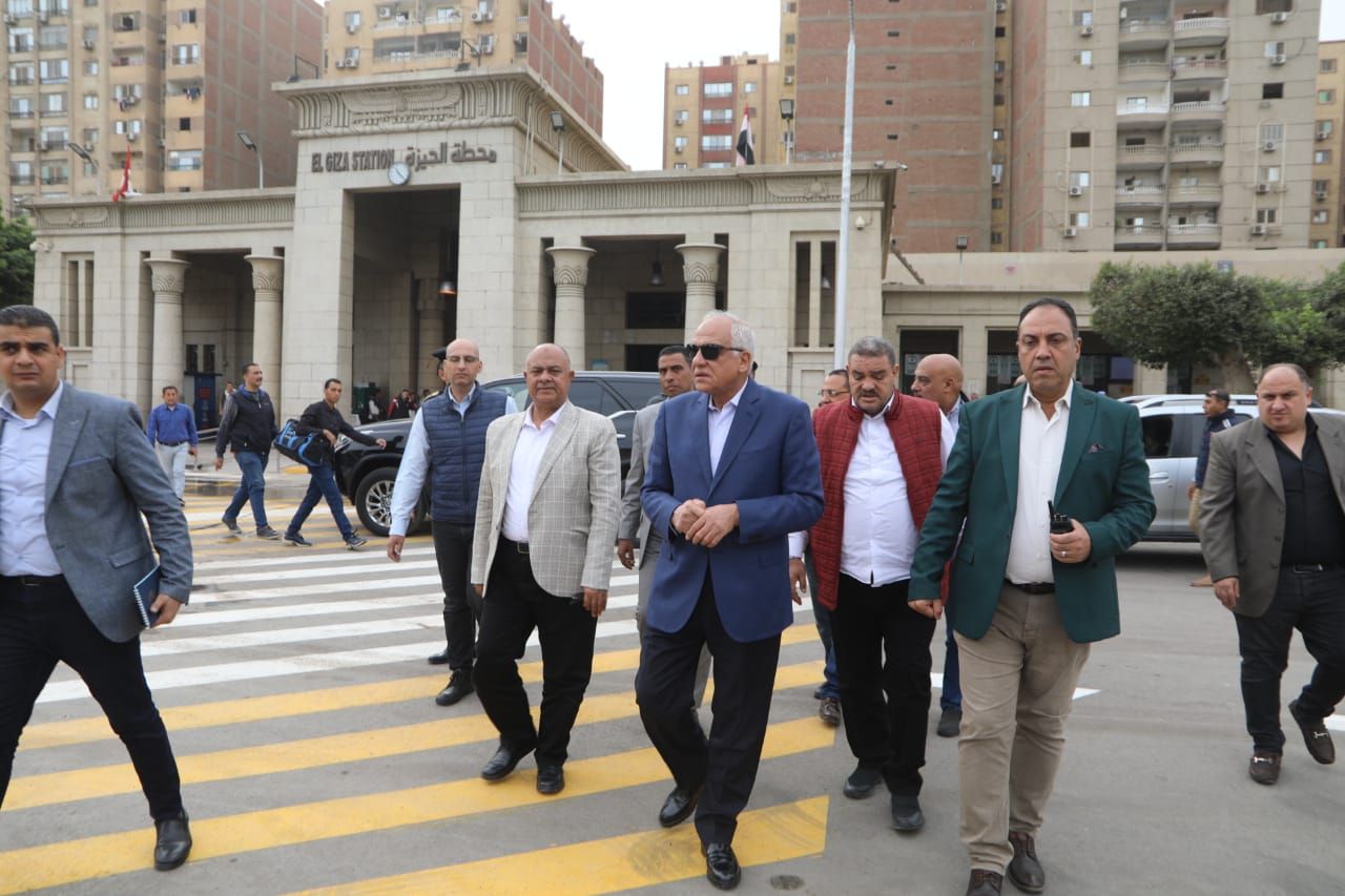 محافظ الجيزة يتفقد أعمال التطوير بمحيط المشروعات القومية بعدد من المناطق