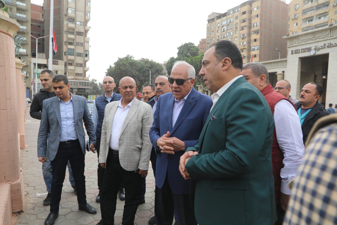 محافظ الجيزة يتفقد أعمال التطوير بمحيط المشروعات القومية بعدد من المناطق