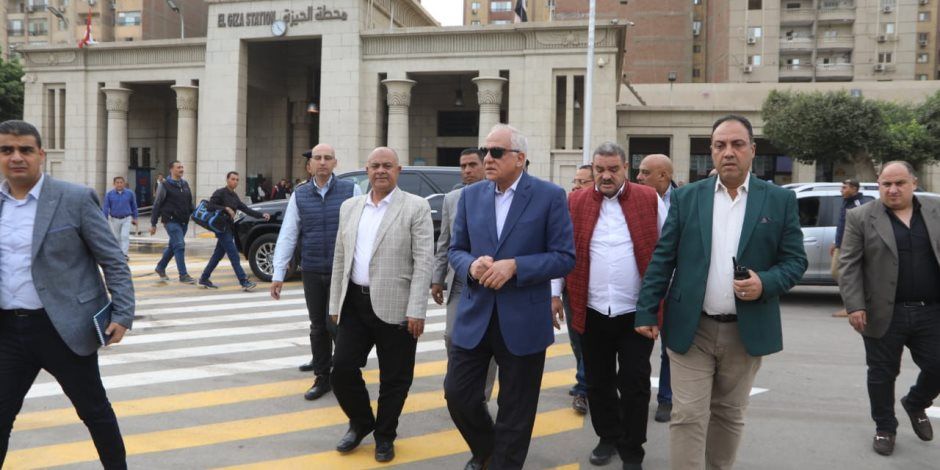 محافظ الجيزة يتفقد أعمال التطوير بمحيط المشروعات القومية بعدد من المناطق