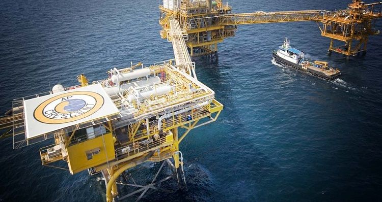 شركة إماراتية تفوز بحقوق تشغيل حقلين نفطيين بالعراق