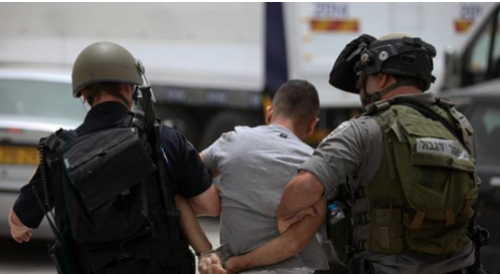 الاحتلال يفرج عن العشرات بصفقة الهدنة ويعتقل المئات بالضفة