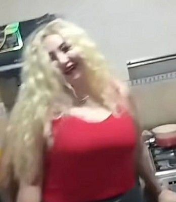 بتهمة نشر مقاطع إباحية .. القبض على مذيعة مصرية شهيره (لن تصدق من تكون) ؟!