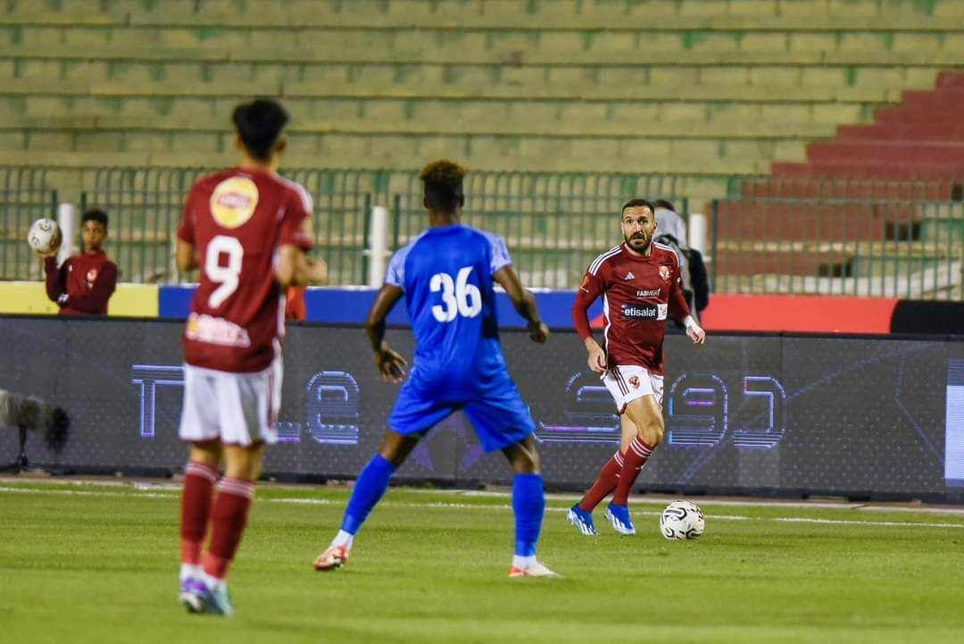 بين الشوطين.. الأهلي يتعادل سلبيًا أمام سموحة في الدوري المصري