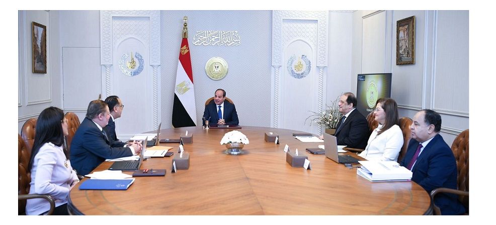 عاجل.. السيسي يجتمع مع رئيس الوزراء ومحافظ المركزي ومسؤولين…