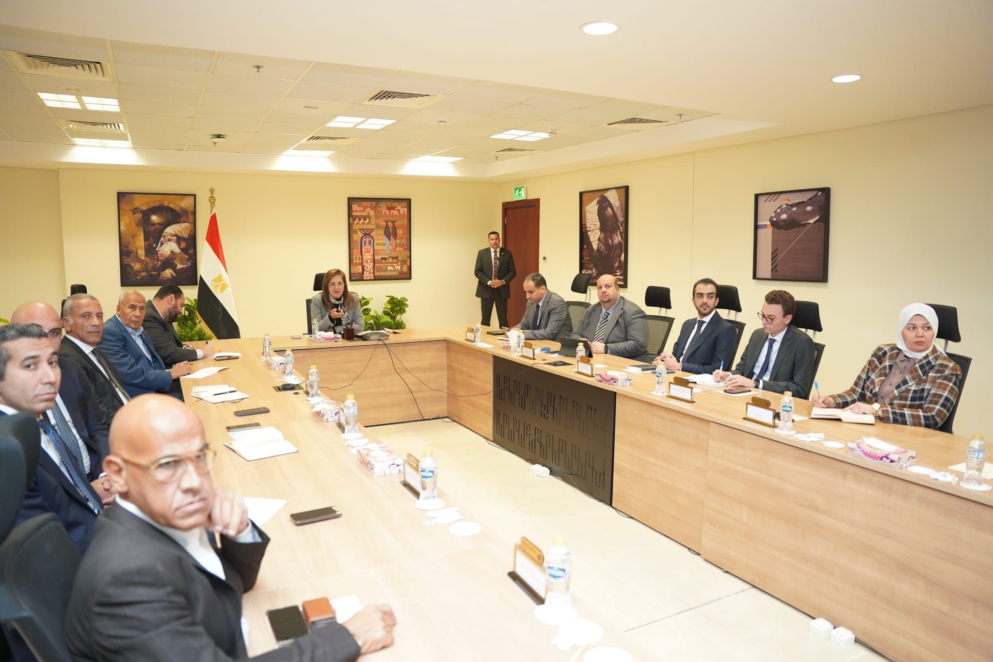 وزيرة التخطيط تبحث مع ممثلي القطاع الخاص تكرار نموذج مدارس…