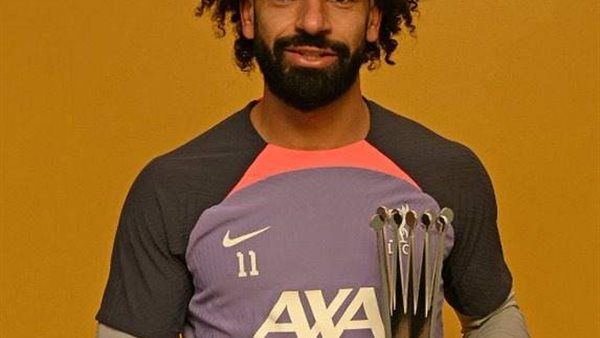 محمد صلاح يتسلم جائزة أفضل لاعب في الدوري الانجليزي عن شهر أكتوبر