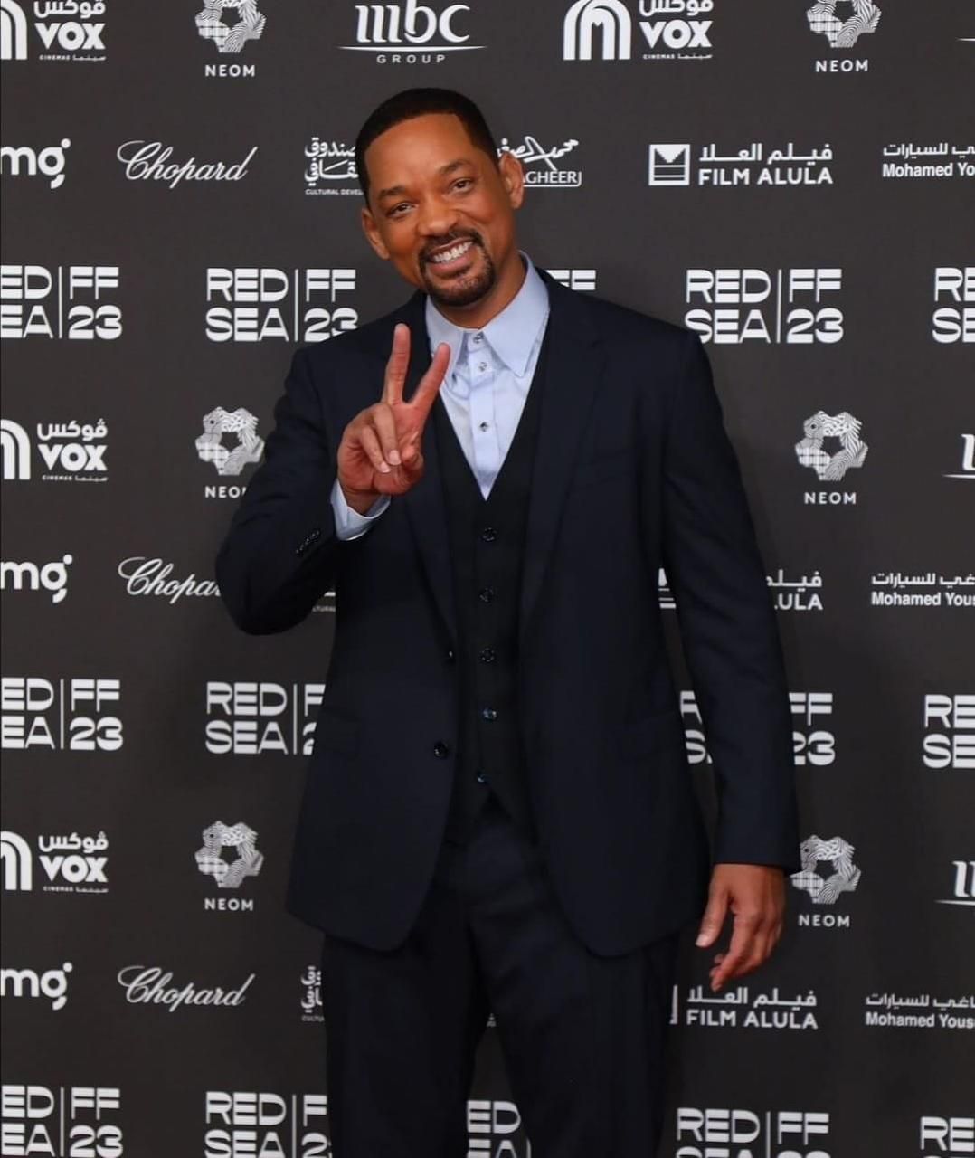 بالأسود.. ياسمين صبري تتألق في مهرجان البحر الأحمر السينمائي