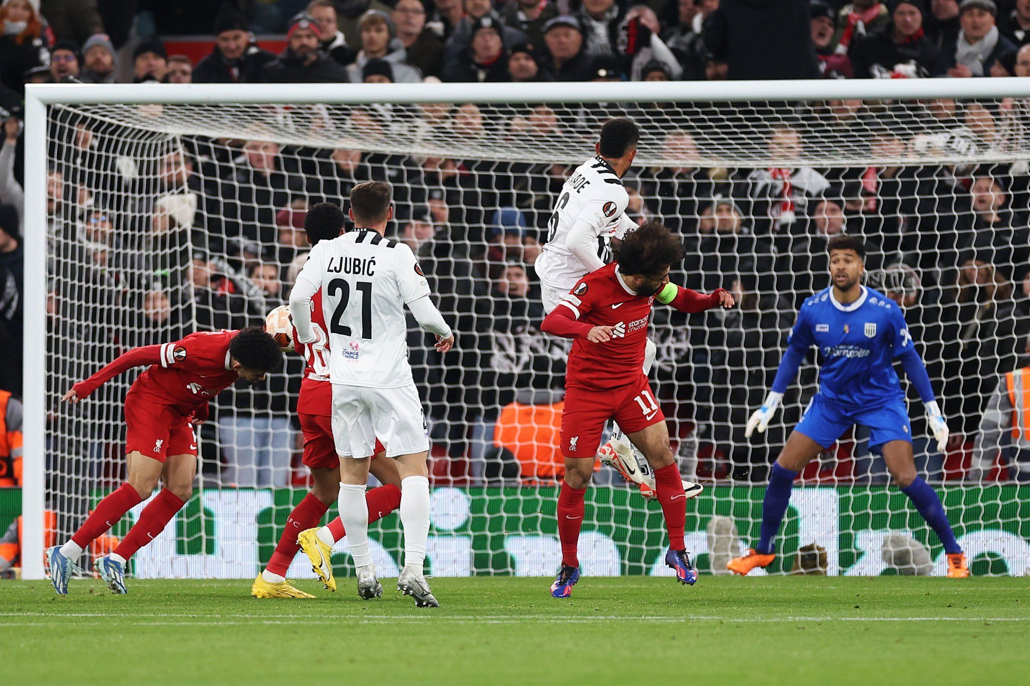 محمد صلاح يصنع تقدم ليفربول ضد لاسك لينز بهدفين فى شوط مثير.. فيديو