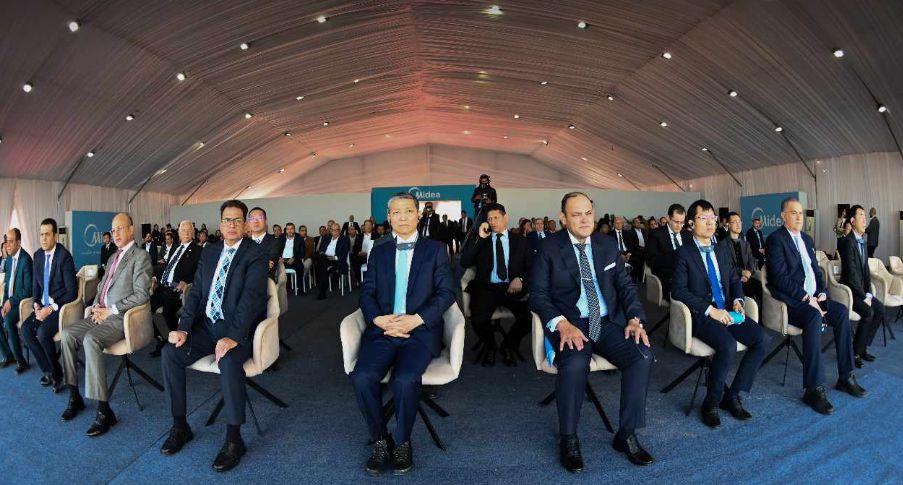 وزير الصناعة يضع حجر الأساس لمجمع مصانع ميديا إليكتريك…