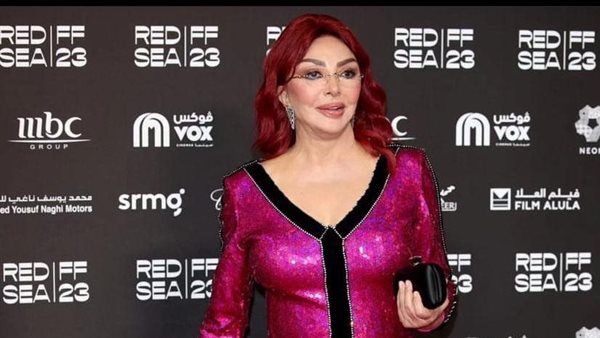 إطلالة نبيلة عبيد في حفل افتتاح مهرجان البحر الأحمر السينمائي
