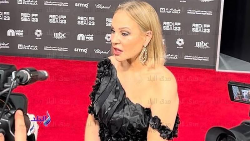 شيرين رضا تتألق في افتتاح مهرجان البحر الأحمر