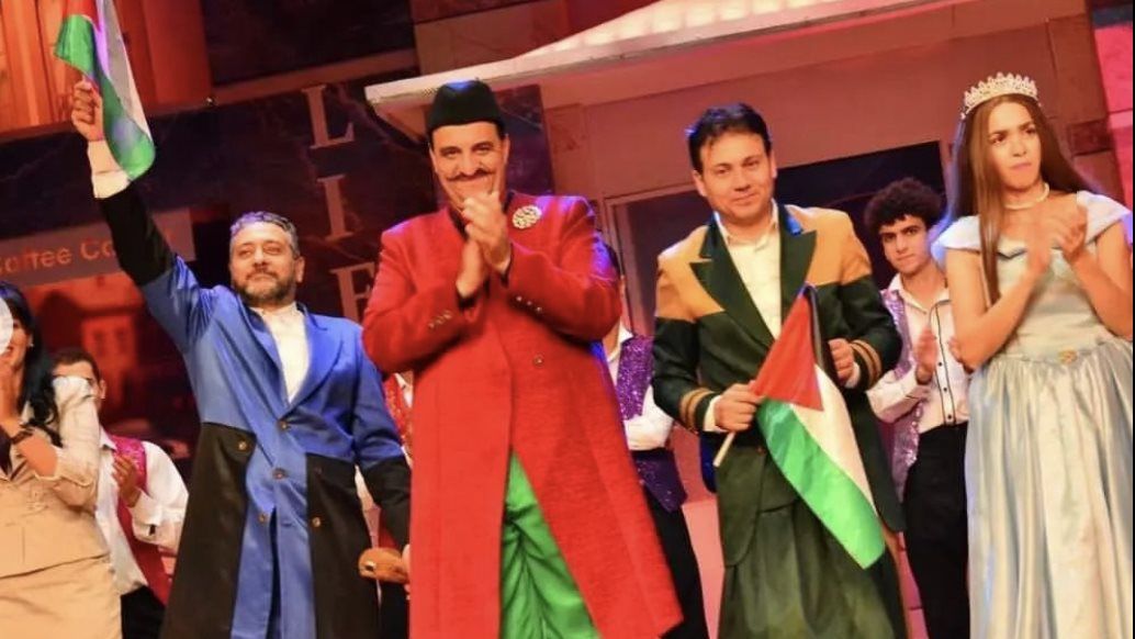 العودة في الكريسماس.. تامر فرج يعلن توقف عرض مسرحية "طيب وأمير"