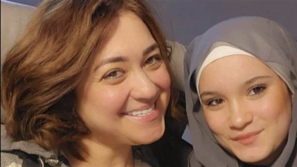 مروة عبدالمنعم تعلن ارتداء إبنتها حور الحجاب: "إتحجبت وأنا لسه"