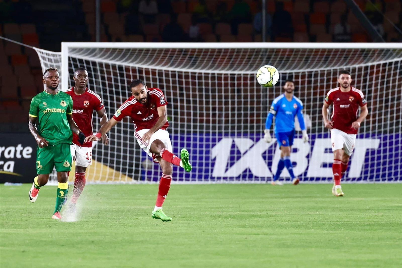 الأهلي يُعزز صدارته بتحقيق التعادل أمام الفريق التنزاني