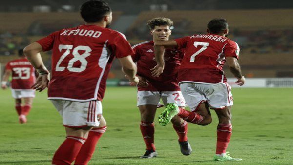 محاضرة من كولر للاعبي الأهلي قبل لقاء يانج أفريكانز