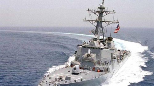 الحوثيون يستهدفون مدمرة أميركية وسفينتين إسرائيليتين