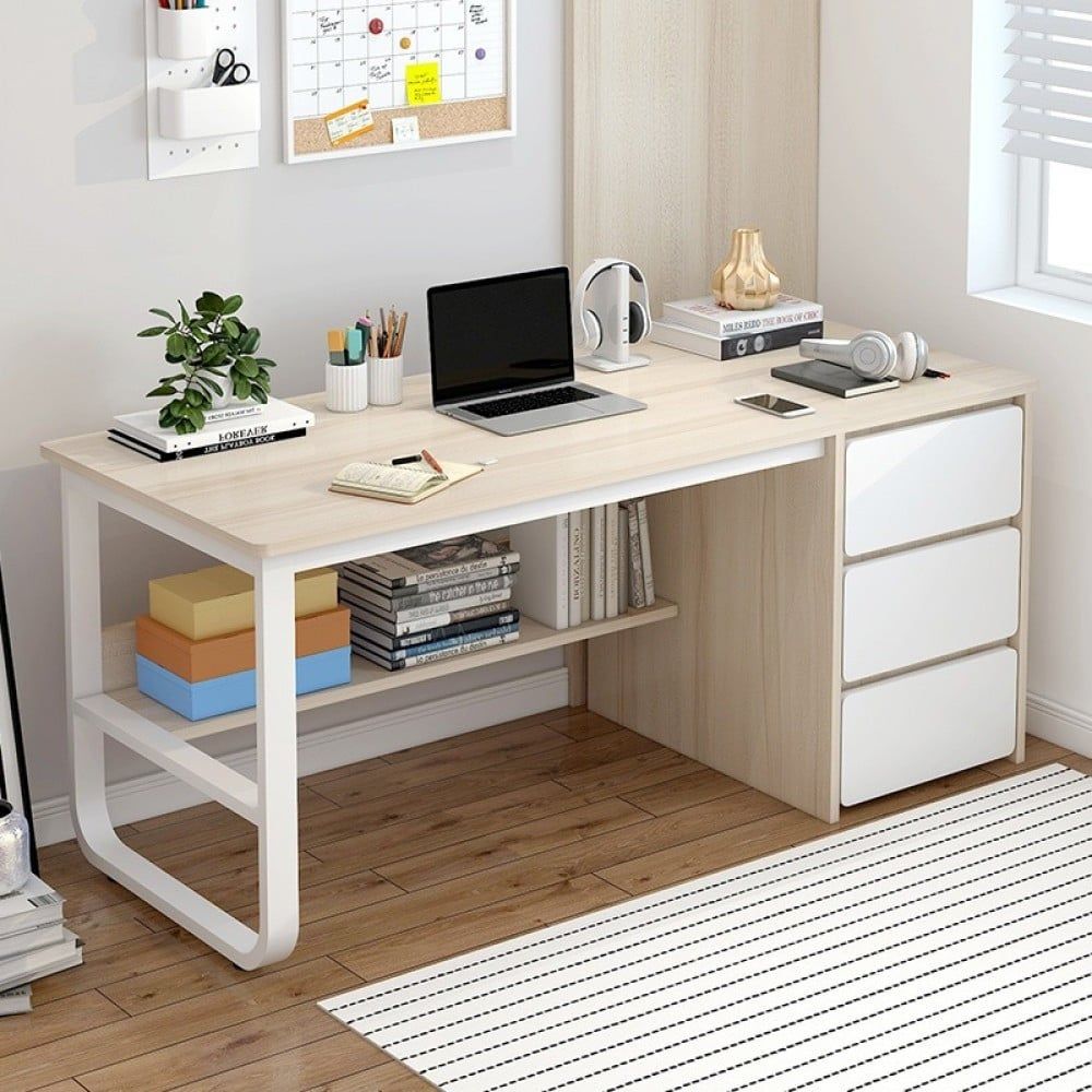 امرأة سعودية تصاب بصدمة نفسية بسبب ما وجدته بالصدفة في مكتب زوجها بعد وفاته!