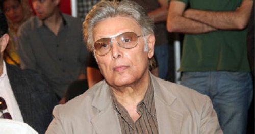 بعد وفاة اشرف عبد الغفور دخلوا غرفة نومه وعندما كانوا يفتشوا اغراضه اكتشفوا صدمة العمر ..ما اكتشفته زوجته احرق قلب اسرته اكثر من رحيله