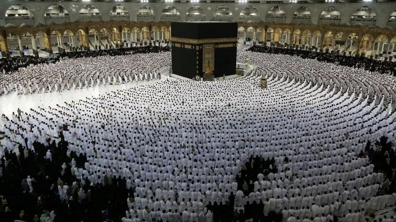 رسوم مالية جديدة فرضتها السعودية للراغبين في أداء مناسك العمرة هذا العام !