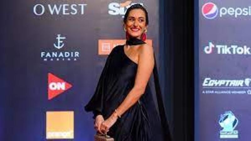 أمينة خليل تخطف الأنظار بالأسود من أحدث جلسة تصوير لها