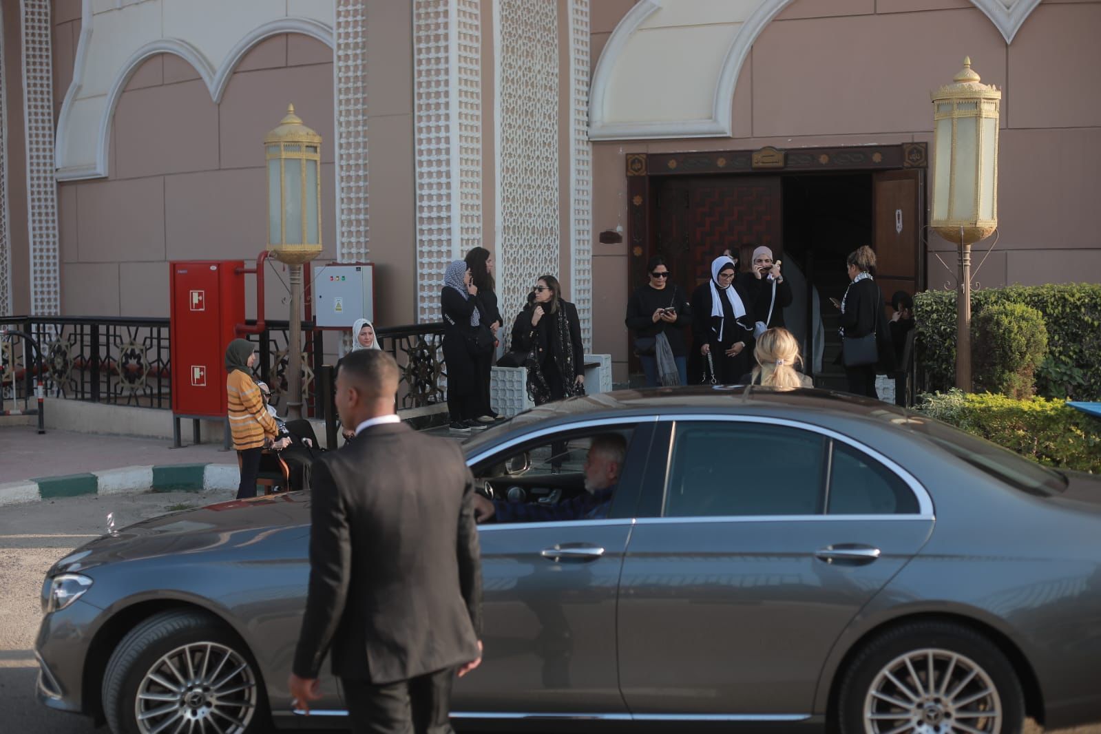 نجوم الفن يودعون ناهد فريد شوقي ( صور)