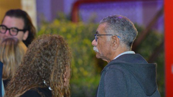 سيد رجب يؤدي واجب العزاء في أشرف عبد الغفور
