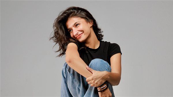 أميرة أديب تبدأ مشوارها في هوليوود بلعب كرة القدم في فيلم "No nation"