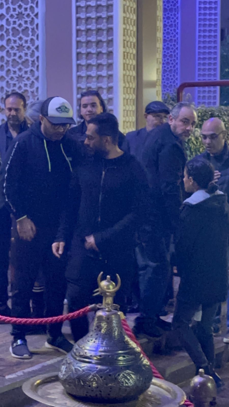تامر حسني يواسي ريهام عبد الغفور في وفاة والدها