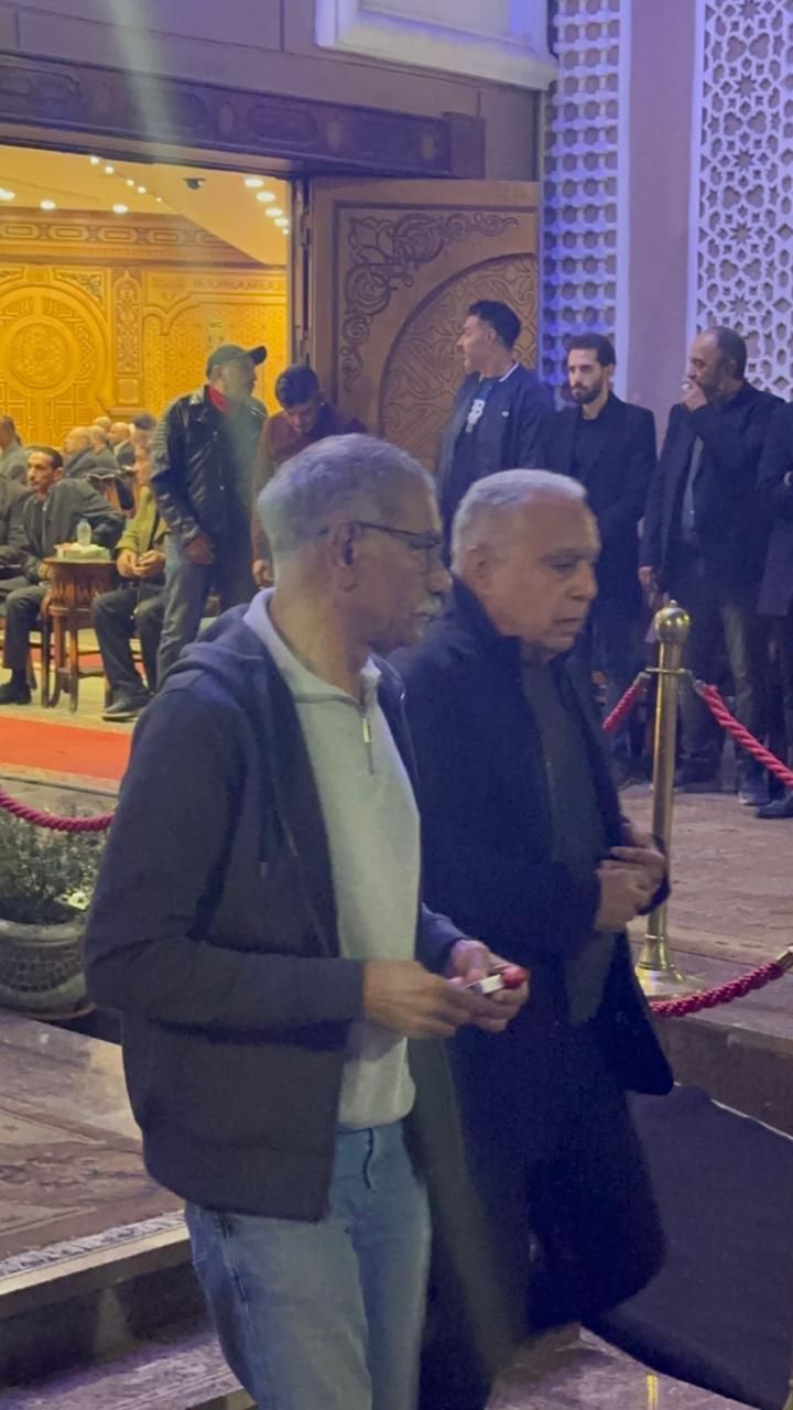 سيد رجب يؤدي واجب العزاء في أشرف عبد الغفور