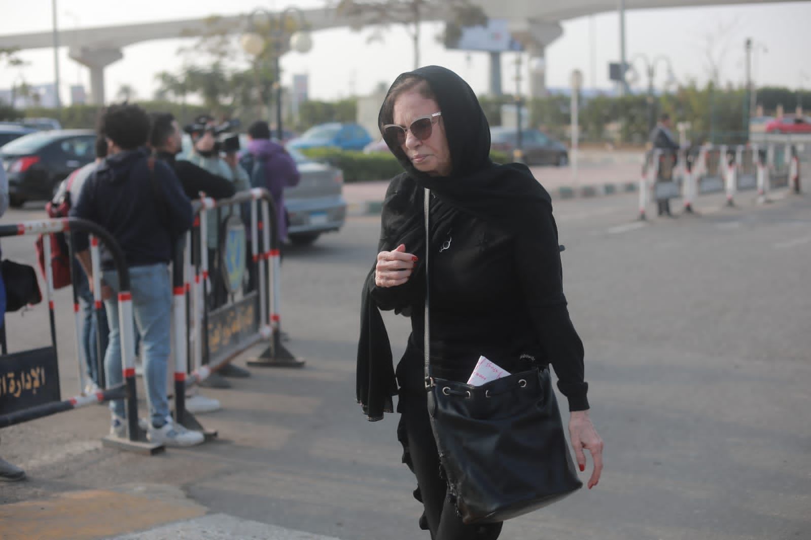 بوسي شلبي تشارك في جنازة ناهد فريد شوقي