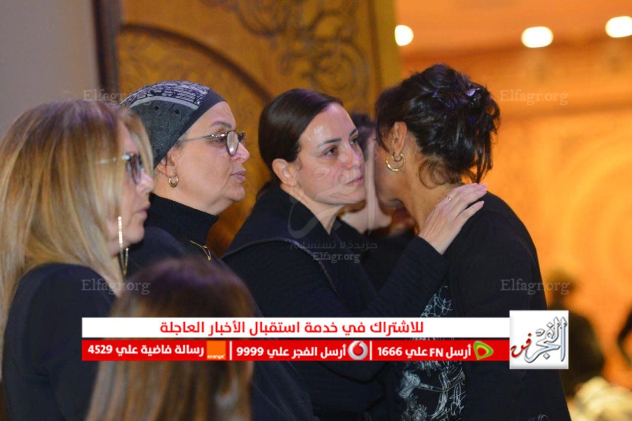 هبة مجدي تشارك في تقديم واجب عزاء أشرف عبد الغفور