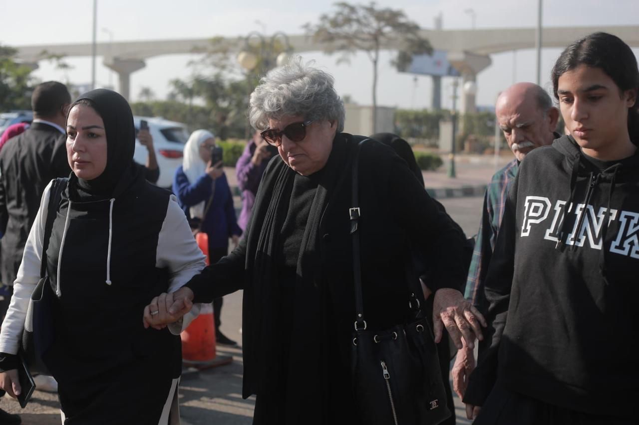 نجوم الفن يودعون ناهد فريد شوقي ( صور)