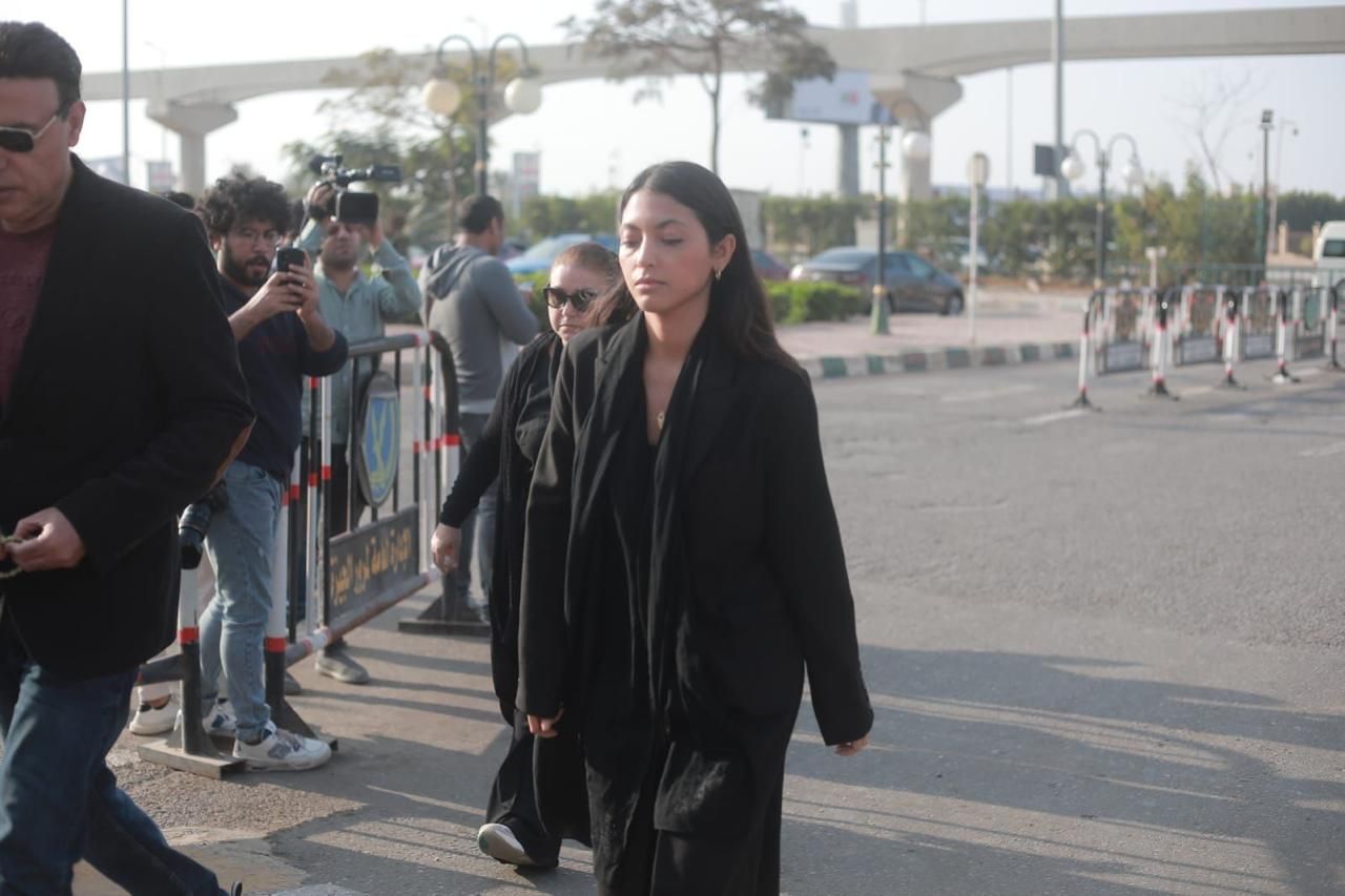 شاهد.. مي الغيطي من جنازة المنتجة ناهد فريد شوقي