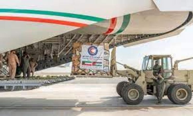 إقلاع الطائرة الـ34 من الجسر الجوى الكويتى لإغاثة غزة محملة بـ40 طن...