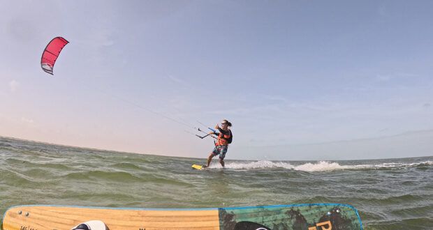 مجموعة عُمران تستكشف الفرص الواعدة للتزلج الشراعي على سواحل سلطنة عُمان