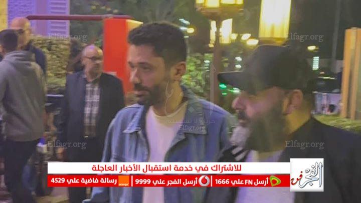 بالأحضان.. داليا البحيري تواسي ريهام عبد الغفور في عزاء والدها