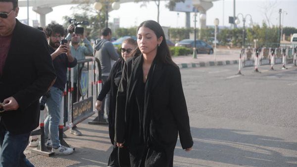 شاهد.. مي الغيطي من جنازة المنتجة ناهد فريد شوقي