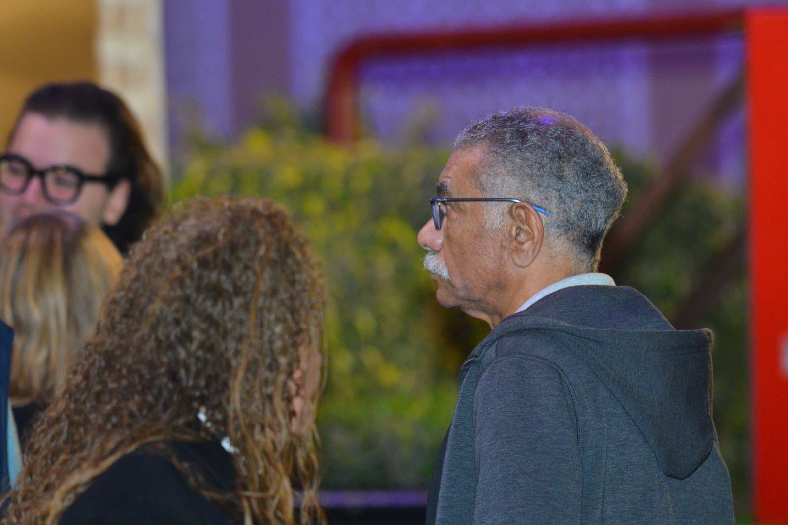 سيد رجب يؤدي واجب العزاء في أشرف عبد الغفور