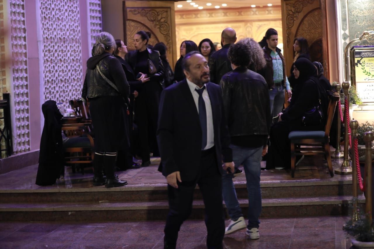 علي الحجار يقدم واجب العزاء في الفنان أشرف عبد الغفور