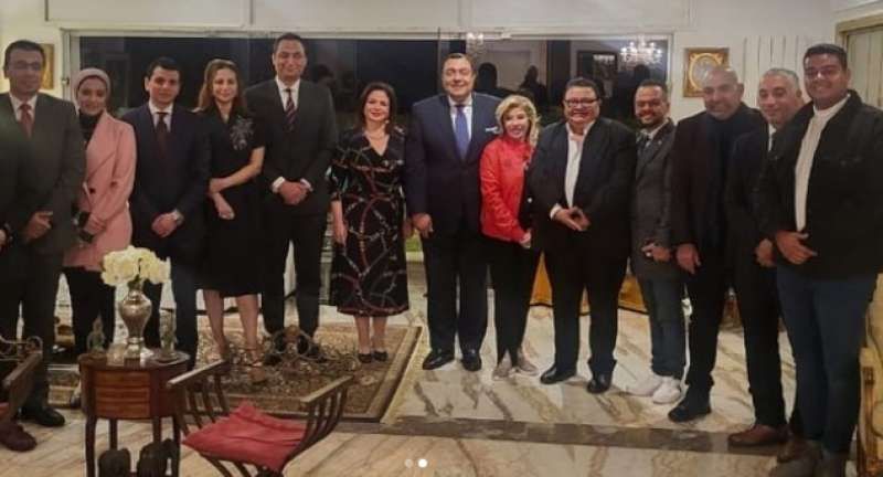 إلهام شاهين توجه رسالة إلى سفير مصر فى تونس