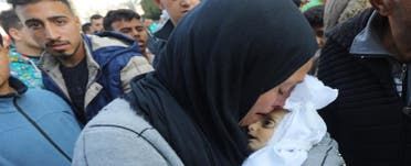 اتفرج صورة الرضيع التي هزت العالم و إسرائيل تسخر « مجرد دمية»