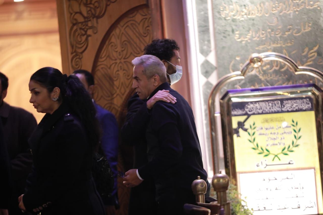 صبري فواز يؤدي واجب العزاء في الفنان أشرف عبد الغفور