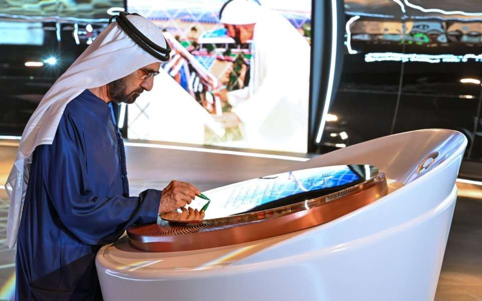 محمد بن راشد يدشّن أكبر مشروع للطاقة الشمسية المركّزة على مستوى العالم