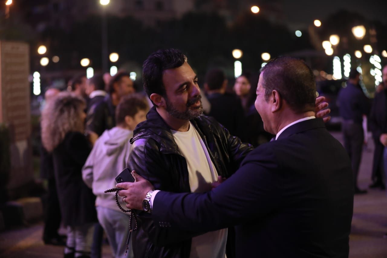 عمرو محمود ياسين يقدم واجب العزاء في الراحل أشرف عبد الغفور