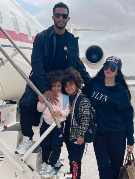 شاهد.. رفيقة نجاحي.. محمد رمضان يحتفل بعيد زواجه الـ 11